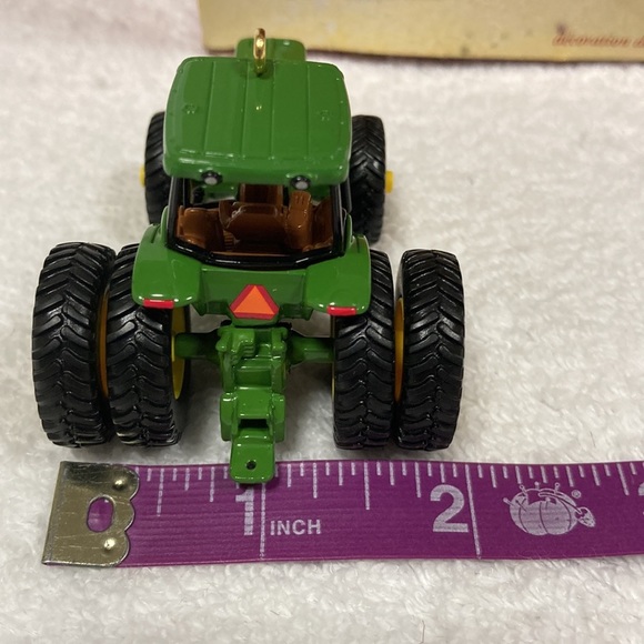 Hallmark 2003 Christmas John Deere model 8420 tractor ornament - Picture 4 of 8